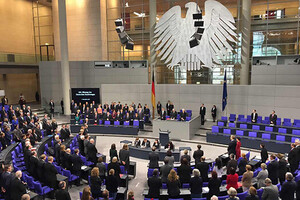 Participation de Claude Bartolone à l'hommage rendu au Vice-President du Bundestag, Peter Hintze