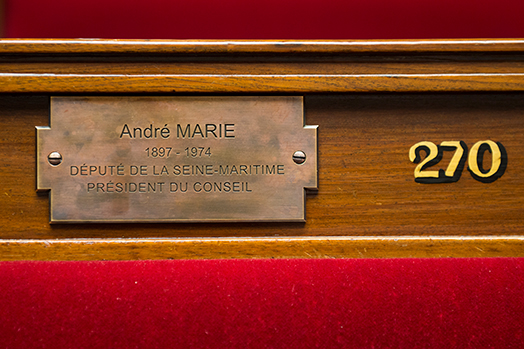 Dévoilement de plaques commémoratives dans l’hémicycle en hommage à André Marie et Robert Schuman