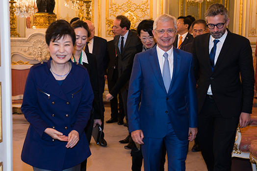Entretien avec Mme Geun-hye Park, Présidente de la République de la Corée du Sud