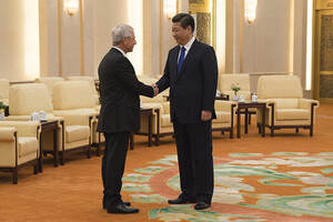 Pékin, Grand Palais du Peuple : rencontre et échanges avec le Président de la République populaire de Chine, M. Xi Jinping,  dans le cadre des célébrations du cinquantenaire des relations diplomatiques franco-chinoises.