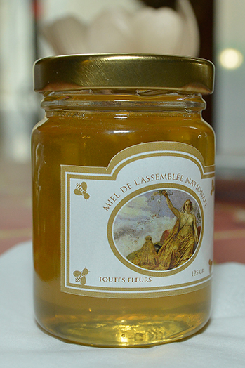 Récolte du miel à l'hotel de Lassay - 10 juillet 2015
