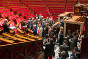 Dévoilement dans l'hémicycle de la plaque en l'honneur de Léon Blum