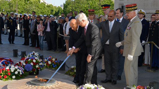 Cérémonie de ravivage de la flamme par les Présidents Claude Bartolone et Mohamed Larbi Ould Khelifa